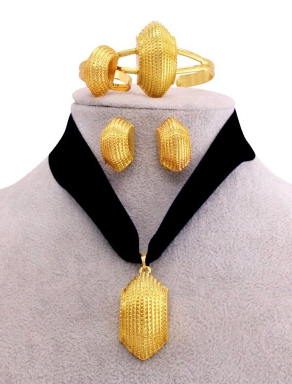 Trendy Jewelry Set Black